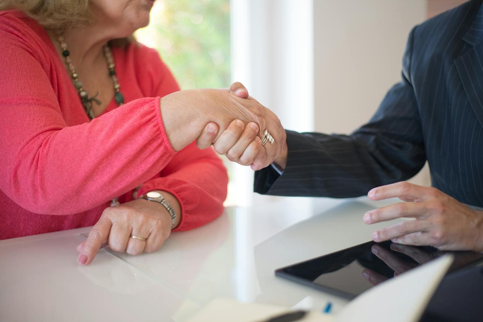 Independent vs Agency Caregivers in Memphis